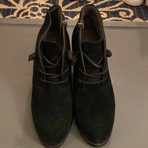 Sperry suede booties with side zippers - Picture 2 of 4